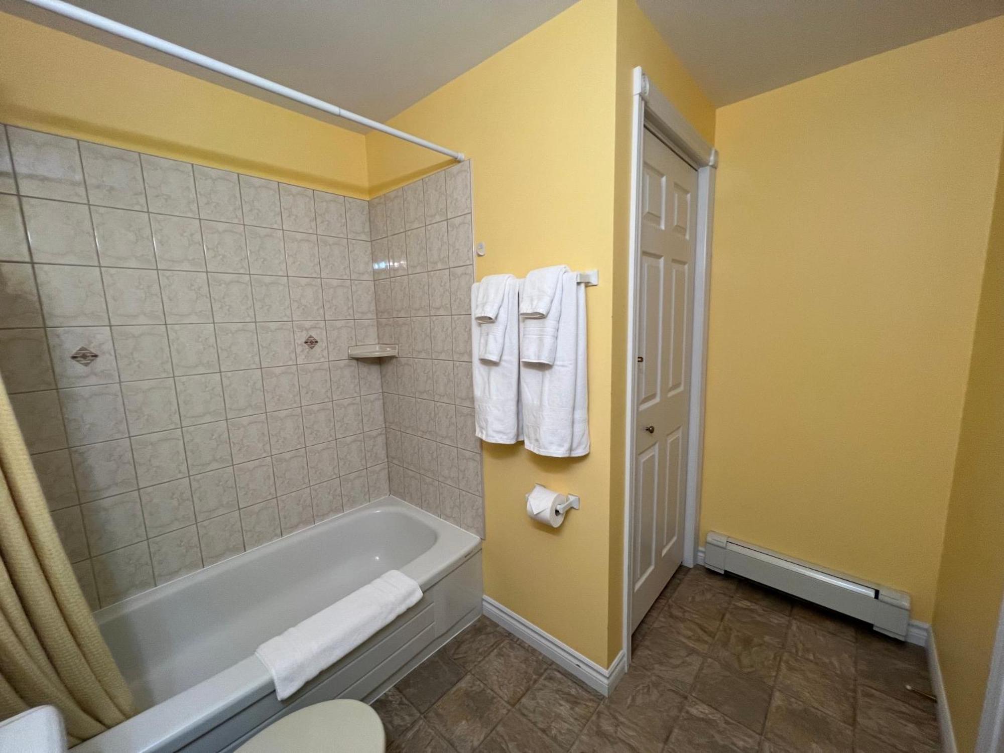 Lee'S Ocean Peek B & B Stratford Exterior photo